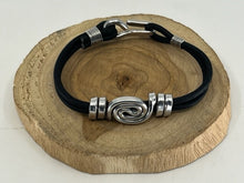 Load image into Gallery viewer, Circle Twist Bracelet