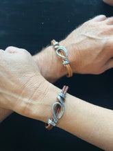 Load image into Gallery viewer, Wave Twist Bracelet