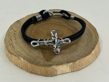 Load image into Gallery viewer, Cross Twist Bracelet
