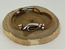 Load image into Gallery viewer, Wave Twist Bracelet