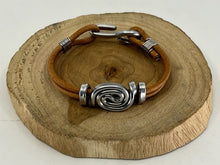 Load image into Gallery viewer, Circle Twist Bracelet