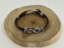 Load image into Gallery viewer, Continuum Twist Bracelet