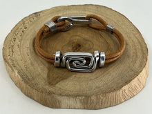 Load image into Gallery viewer, Square Twist Bracelet