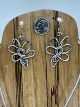 Load image into Gallery viewer, Bumble
