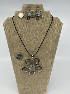 Flower in Granite, Dalmation, Seaglass and Gecko