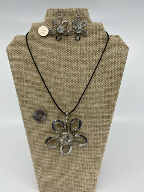Flower in Granite, Dalmation, Seaglass and Gecko